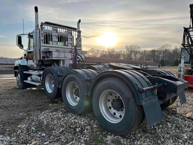 Image of Mack CL713 equipment image 3