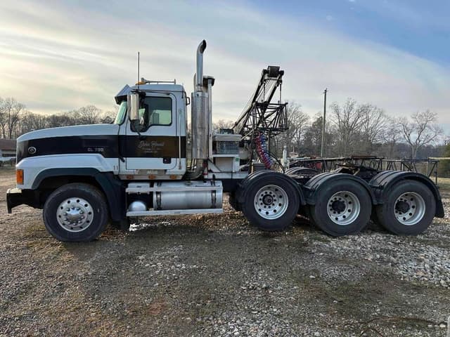 Image of Mack CL713 equipment image 2