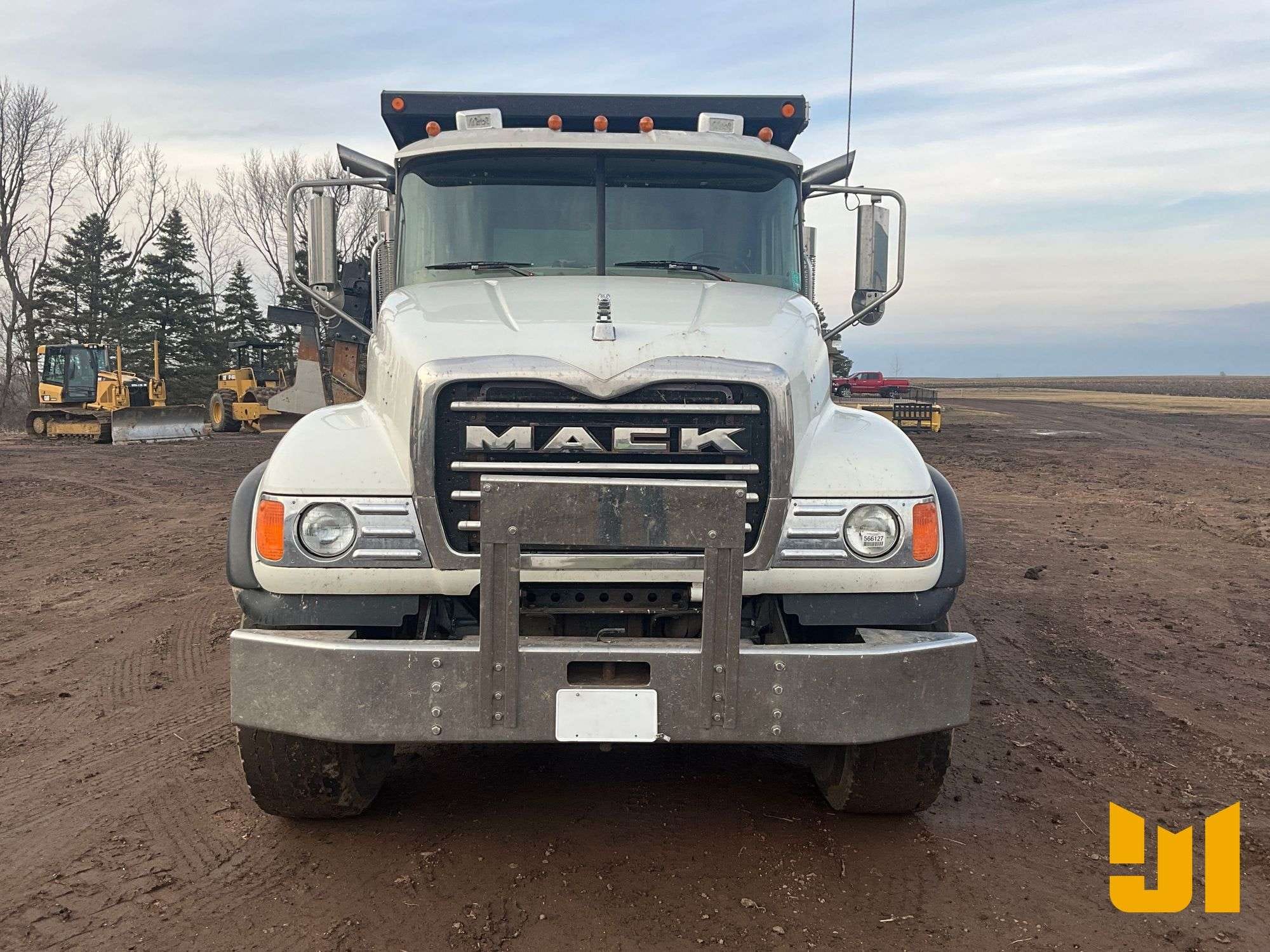 2004 Mack CV713 Equipment Image0