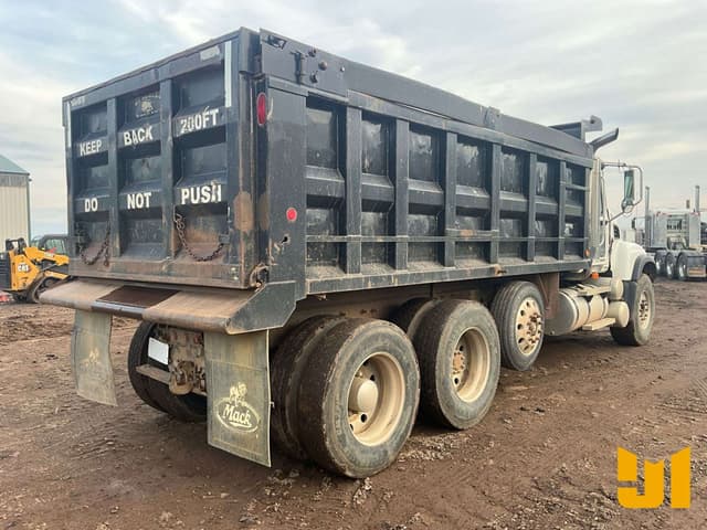 Image of Mack CV713 equipment image 4