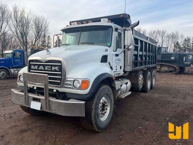 Image of Mack CV713 equipment image 1