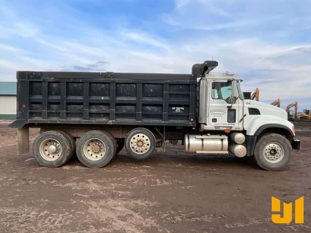 Image of Mack CV713 equipment image 3