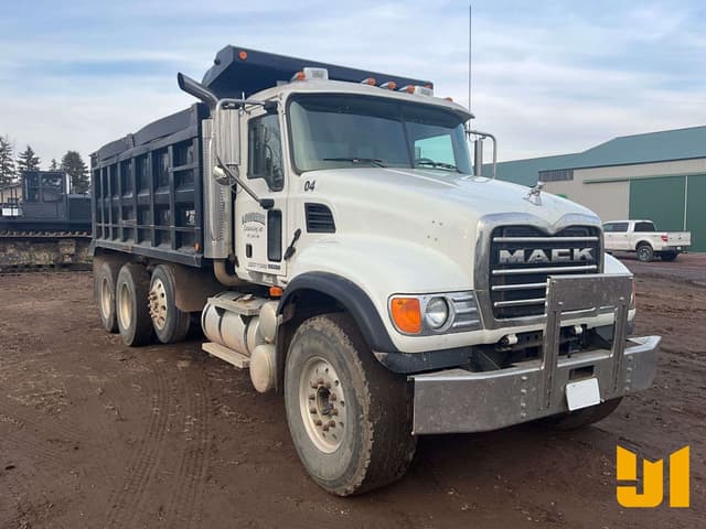 Image of Mack CV713 equipment image 2