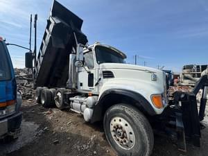 2004 Mack CV713 Image