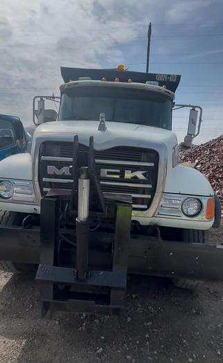 Image of Mack CV713 equipment image 4