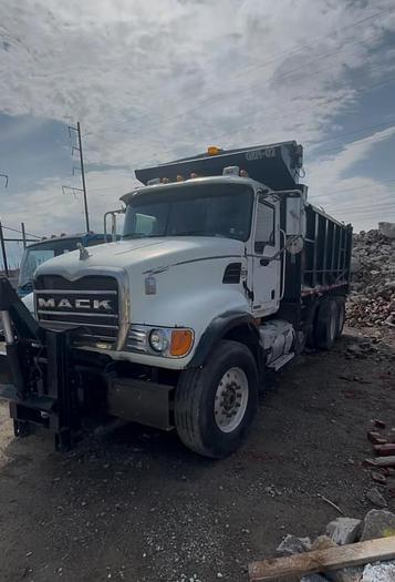 Image of Mack CV713 equipment image 3