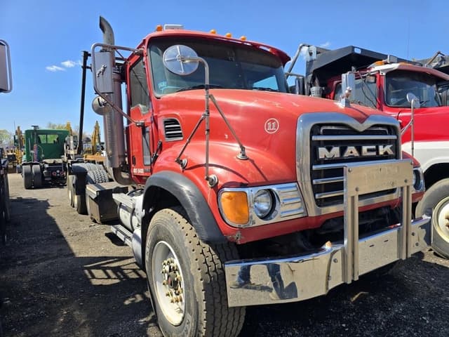 Image of Mack Granite CV713 equipment image 2