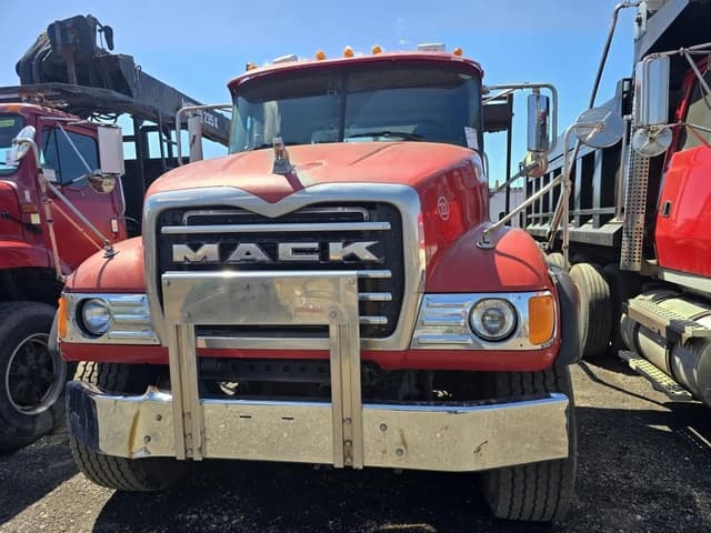 Image of Mack Granite CV713 equipment image 1