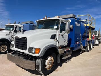 Main image Mack CV713