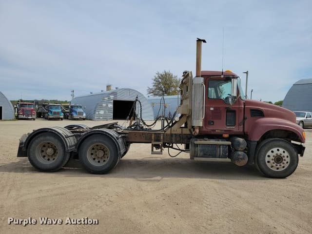 Image of Mack CV713 equipment image 3