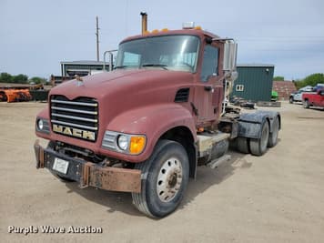 Main image Mack CV713