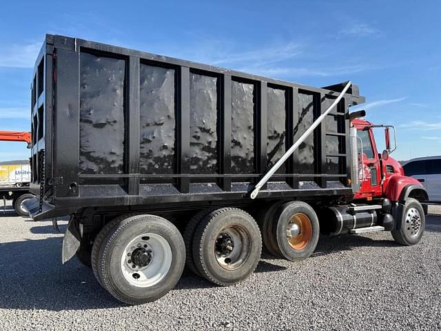 Image of Mack CV713 equipment image 3