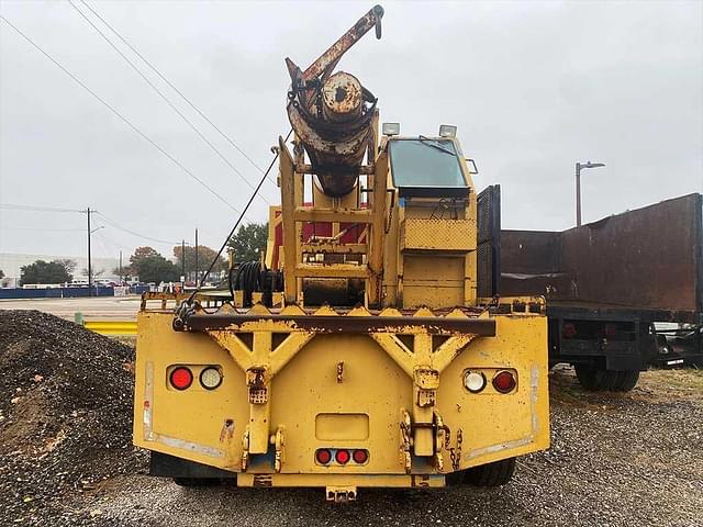 Image of Mack CX613 equipment image 3