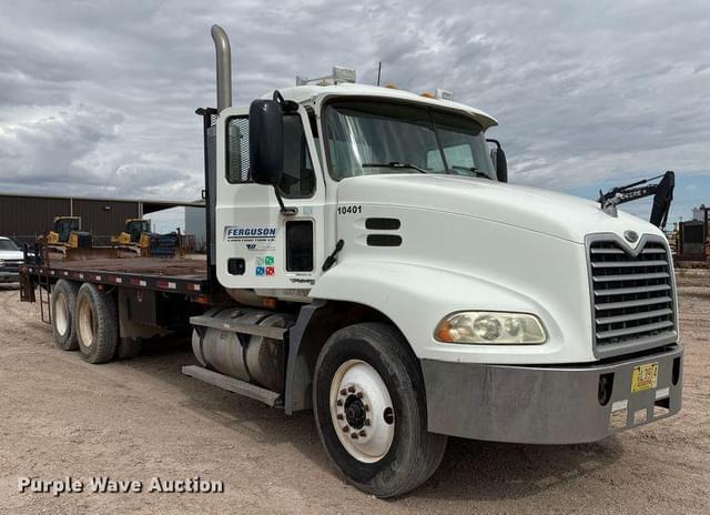 Image of Mack CX613 equipment image 2