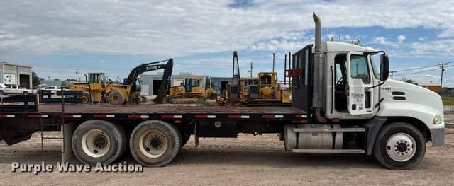Image of Mack CX613 equipment image 3