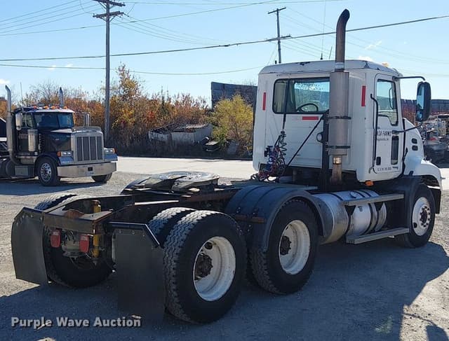 Image of Mack CX613 equipment image 4