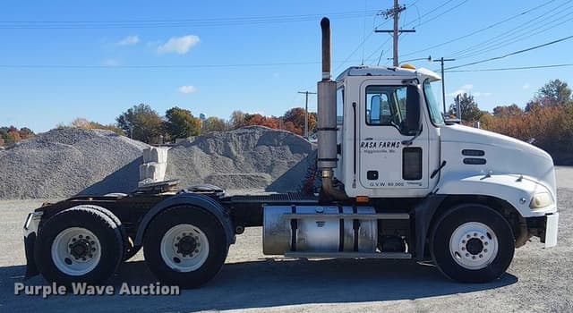 Image of Mack CX613 equipment image 3