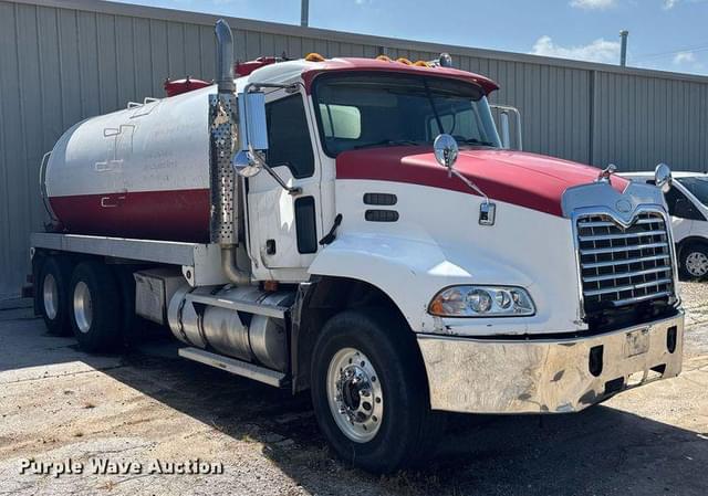 Image of Mack CX613 equipment image 2