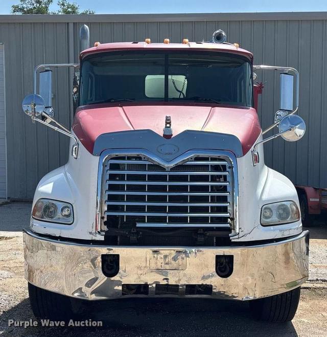Image of Mack CX613 equipment image 1