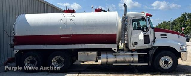 Image of Mack CX613 equipment image 3