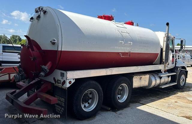 Image of Mack CX613 equipment image 4