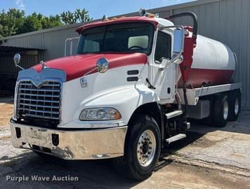 Main image Mack CX613