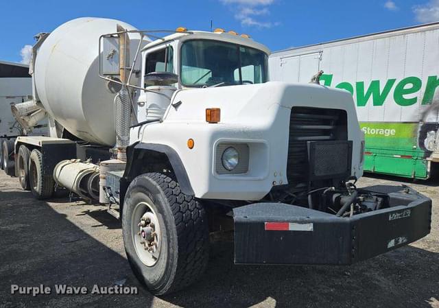 Image of Mack DM600 equipment image 2