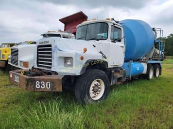 Main image Mack DM690S