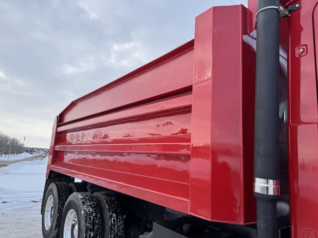 Image of Mack Granite CV713 equipment image 3