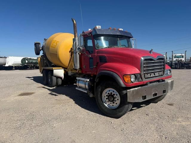 Image of Mack Granite CV713 equipment image 1