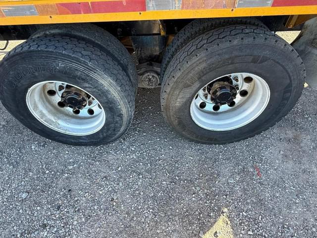 Image of Mack Granite CV713 equipment image 3