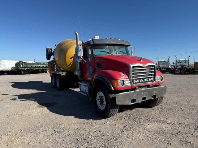 Image of Mack Granite CV713 equipment image 1