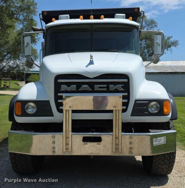 Image of Mack Granite CV713 equipment image 1