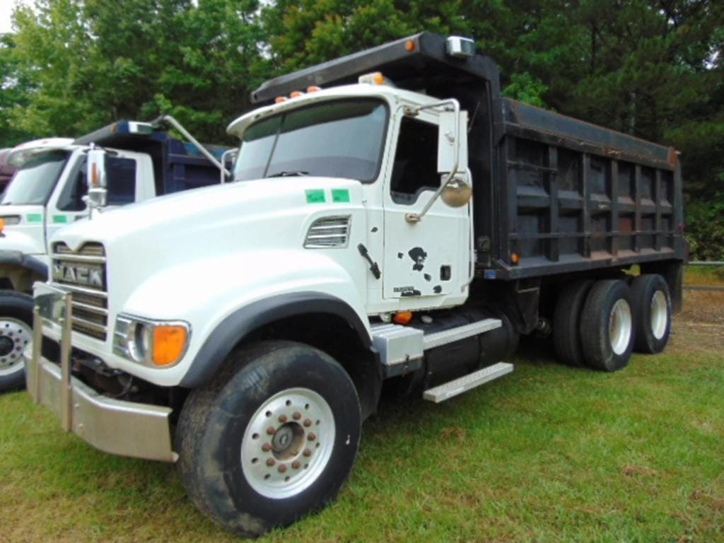 2004 Mack CV713 Equipment Image0