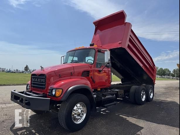 2004 Mack Granite CV713 Equipment Image0