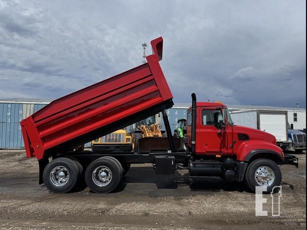 Image of Mack Granite CV713 equipment image 4