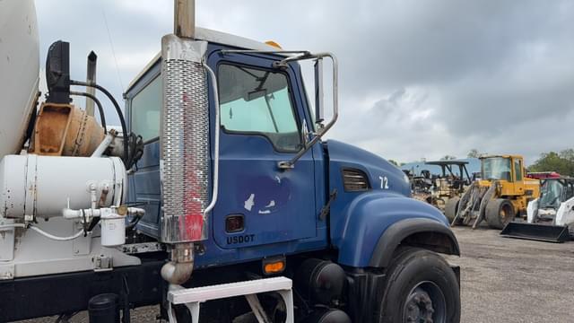 Image of Mack Granite equipment image 4