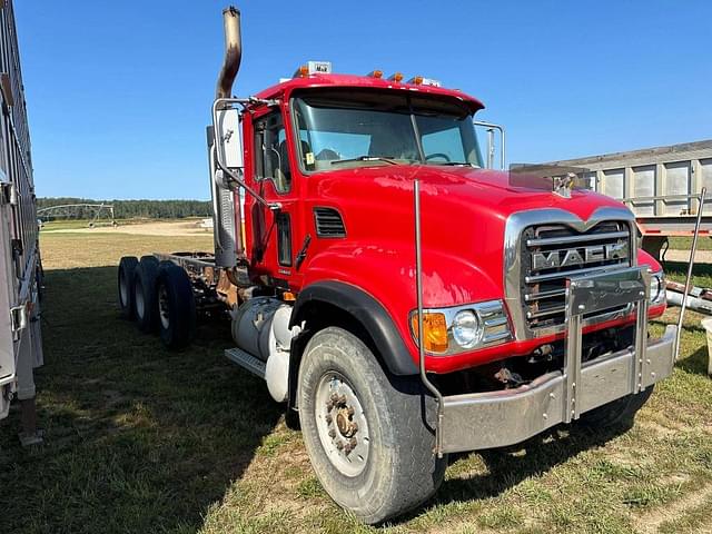 Image of Mack Granite CV713 equipment image 1