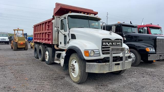 Image of Mack Granite equipment image 2