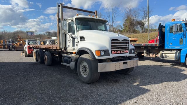 Image of Mack Granite equipment image 2