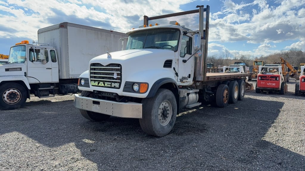 2004 Mack Granite Equipment Image0