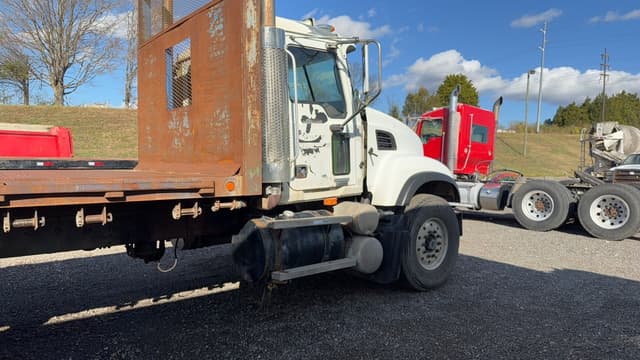 Image of Mack Granite equipment image 4
