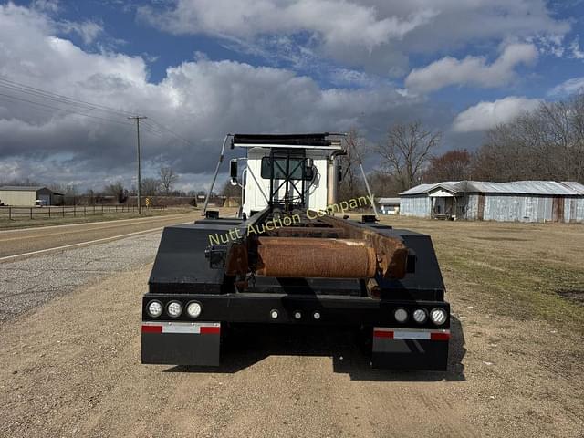 Image of Mack Granite equipment image 3