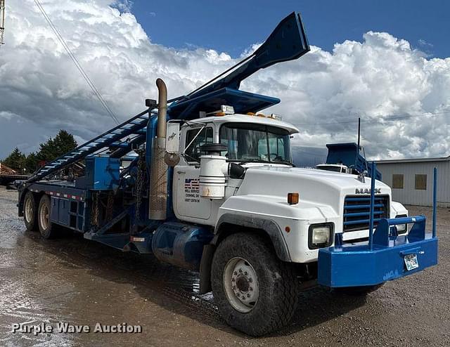 Image of Mack RD690SX equipment image 2