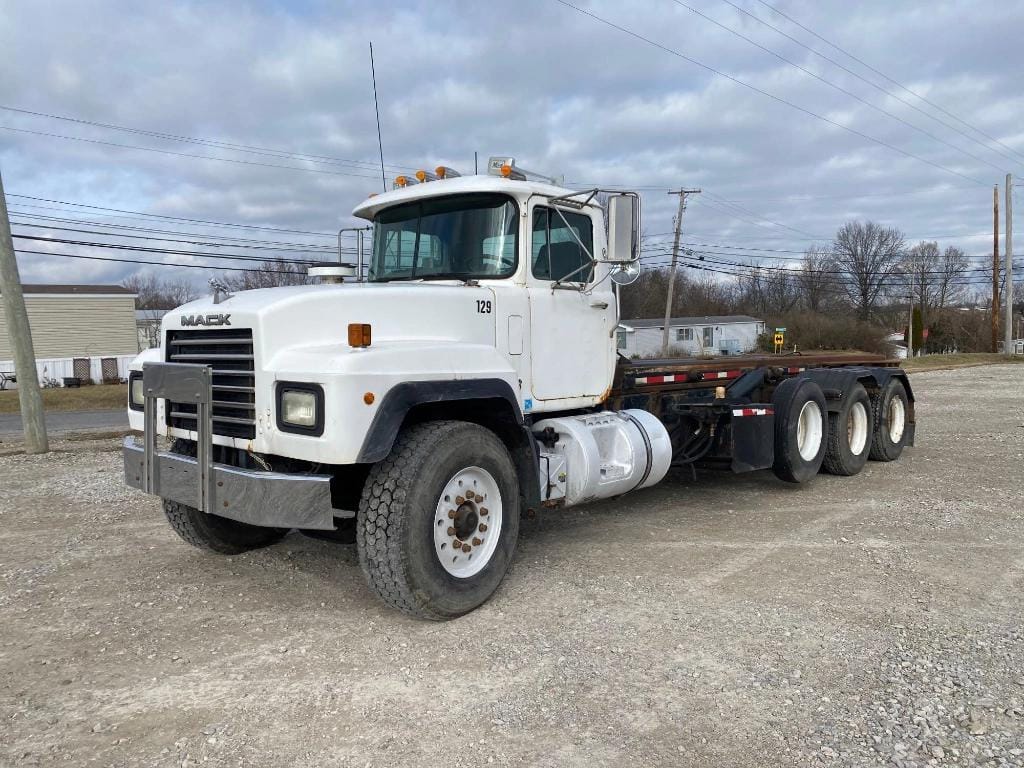 Main image Mack RD690S