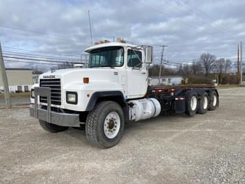 Main image Mack RD690S