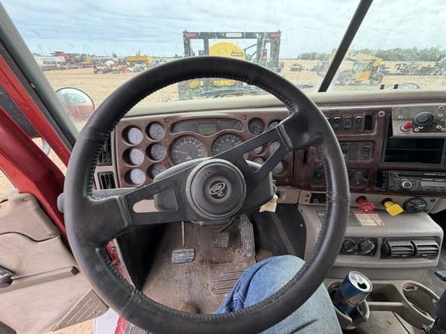 Image of Mack CX613 equipment image 1