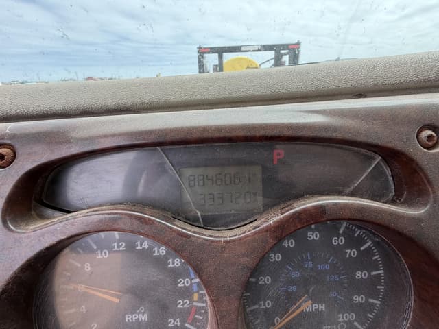 Image of Mack CX613 equipment image 4