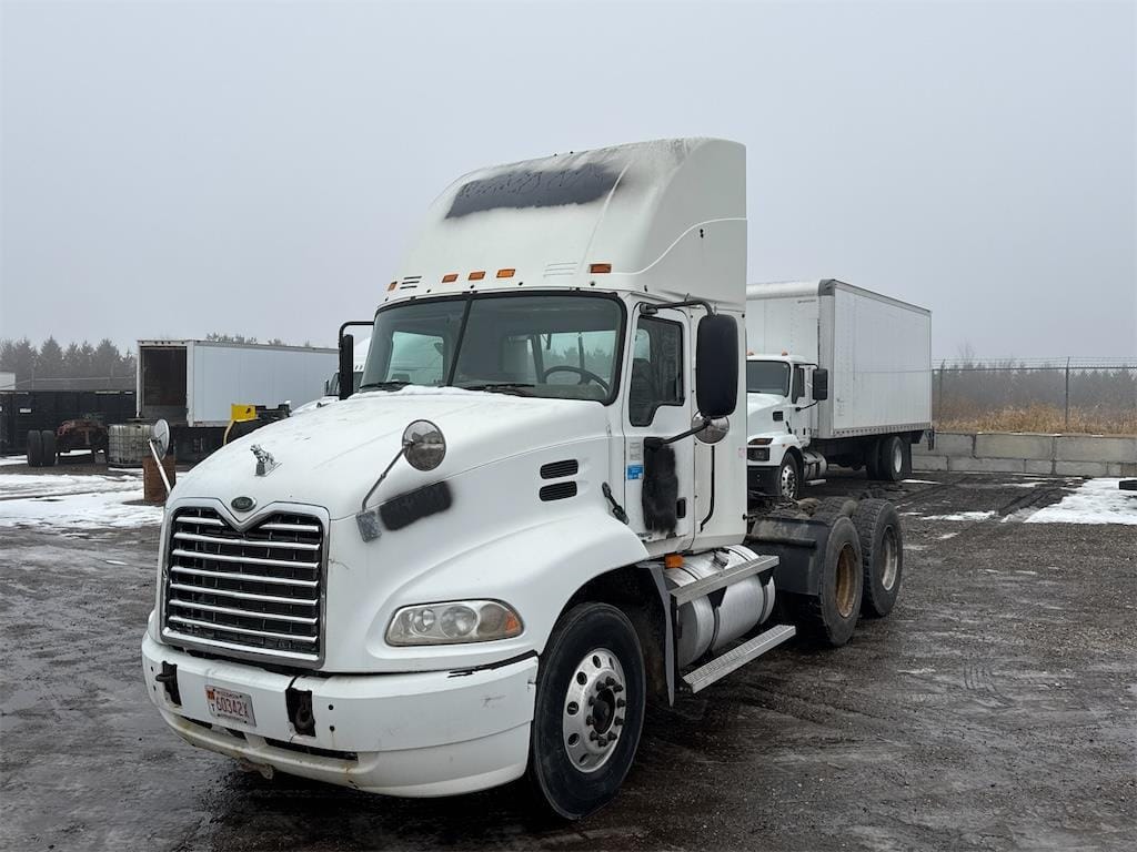 2004 Mack Vision CX613 Equipment Image0