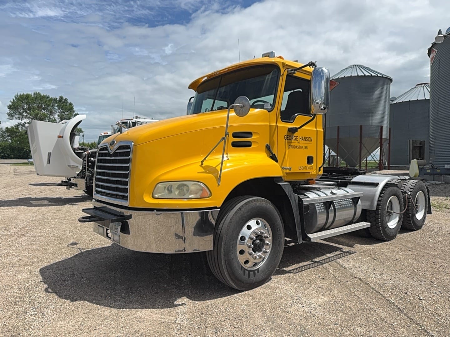 2004 Mack Vision CX613 Equipment Image0